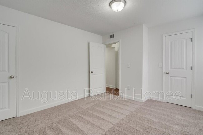 Building Photo - 2905 Arrowhead Dr