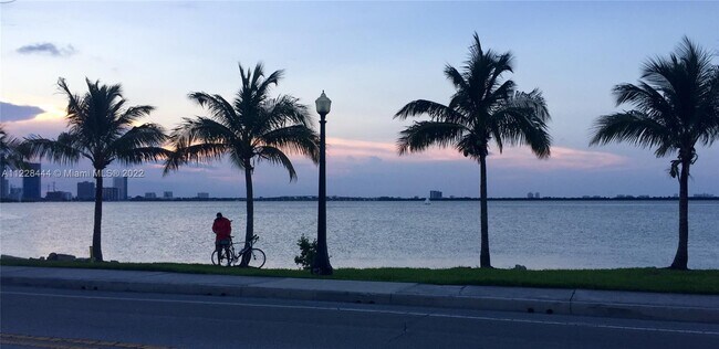 Building Photo - 555 NE 15th St