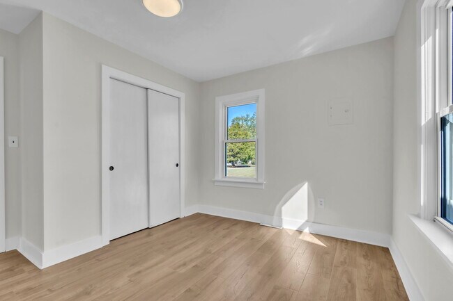 Building Photo - 2 Dunlap St