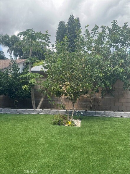 Building Photo - 7127 White Oak Ave