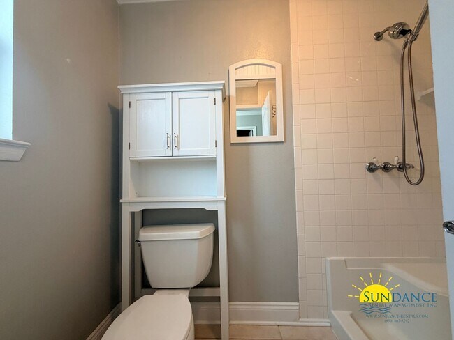 Building Photo - Stunning 3 Bedroom Home in Valparaiso with In-ground pool!