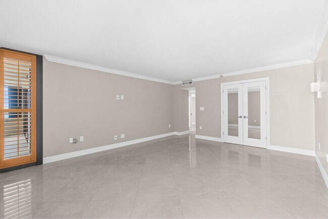 Building Photo - 5070 N Ocean Dr