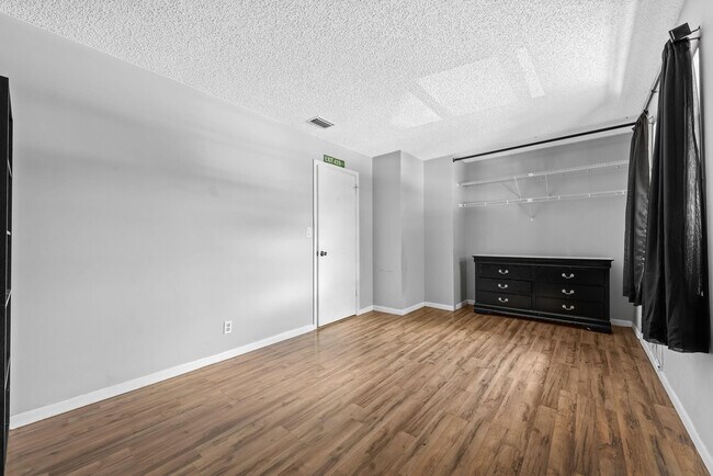 Building Photo - 4902 NW 82nd Ave