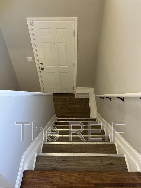 Building Photo - 5520 Bermuda Ln