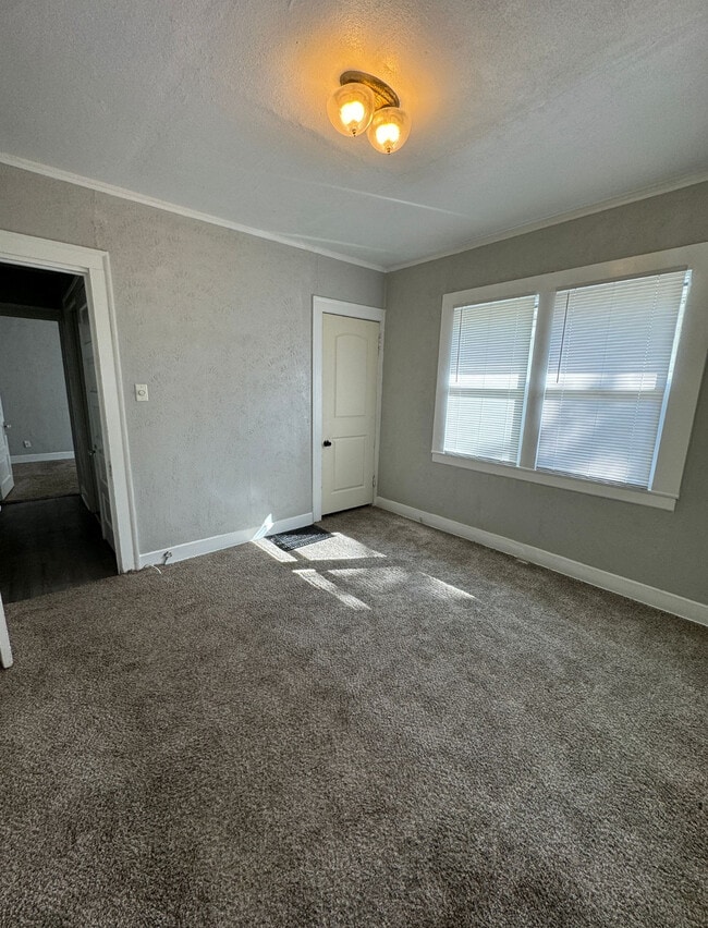 Building Photo - 1201 E Fox St