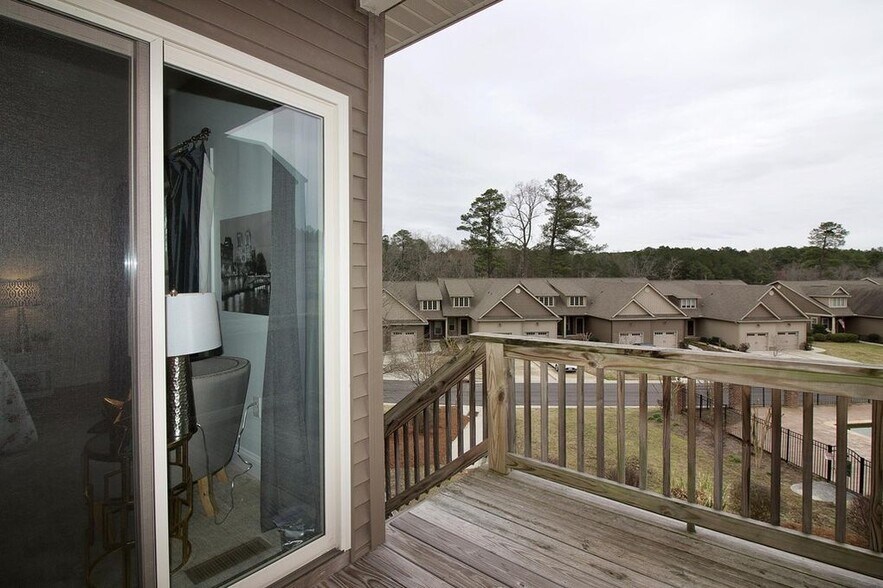 Building Photo - 45 Cypress Cir