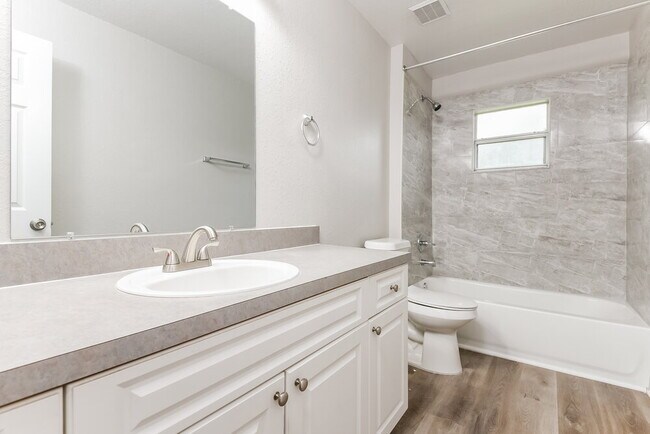 Building Photo - 543 Hummingbird Ct