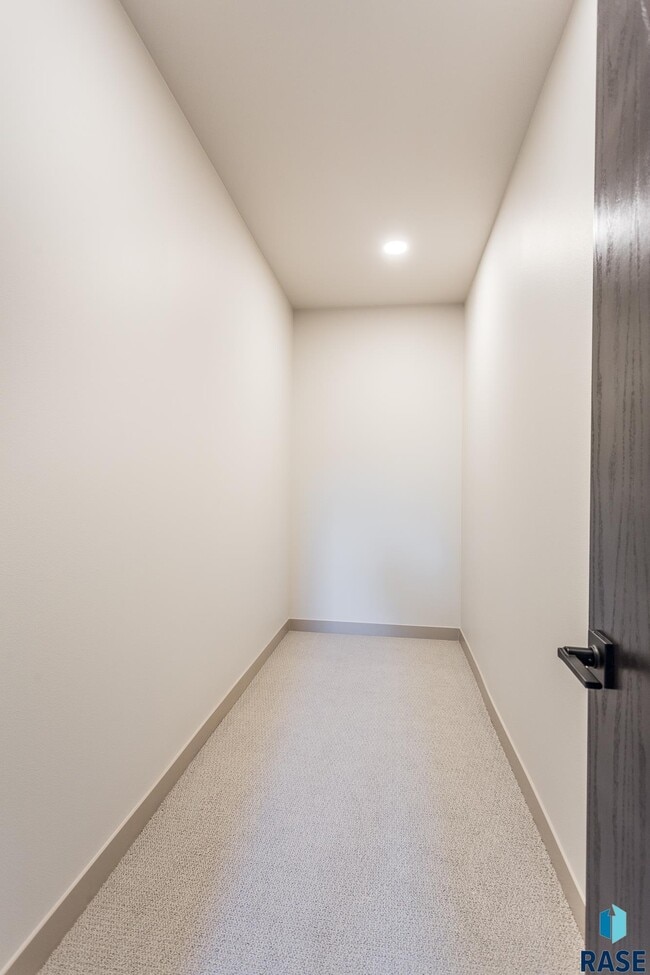 Building Photo - 2803 S Terry Ave