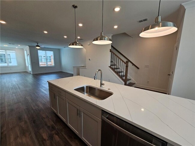 Building Photo - 502 Healy Dr