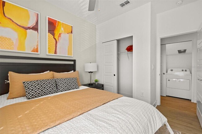 Building Photo - 8058 Gulfstream Ct