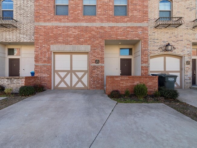 Building Photo - Move in Special! Gorgeous newer 2br 2.5ba Townhome!!