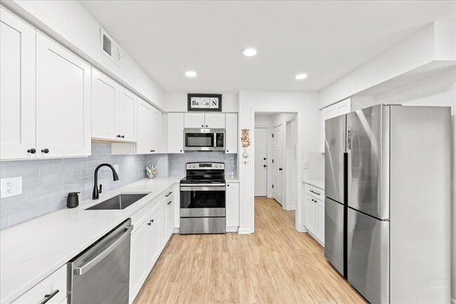 Building Photo - {10710} Updated Overland Park Townhome + Blue Valley Northwest + Two Car Garage