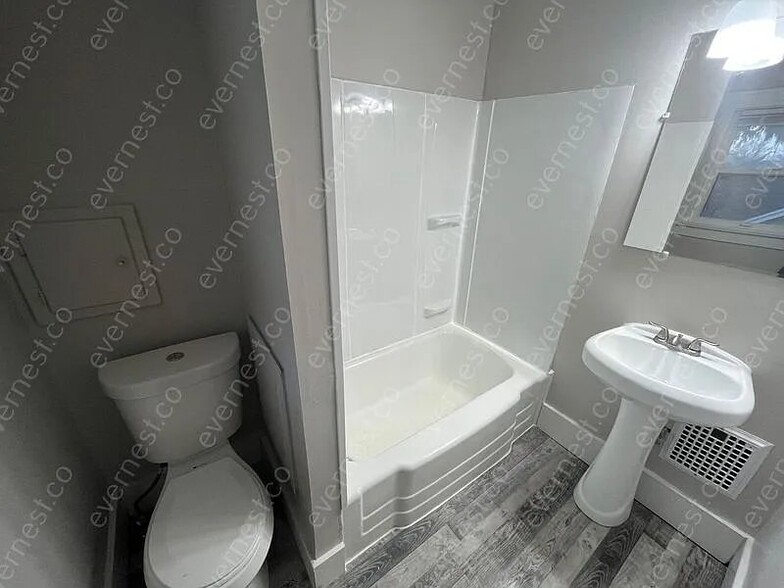 Building Photo - 3633 Almeda Dr