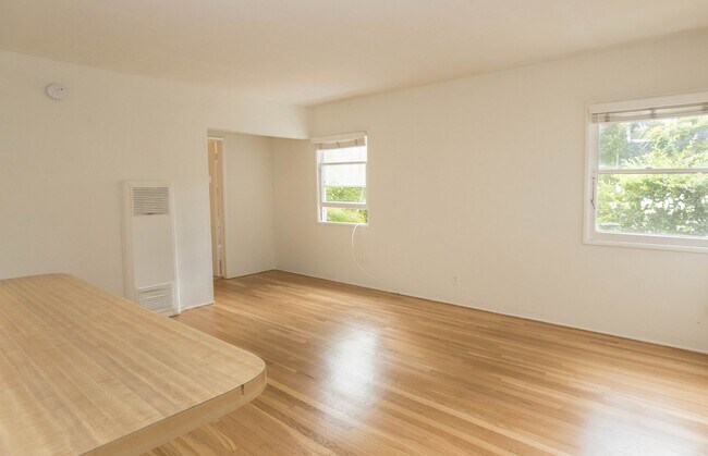 Building Photo - 25 19th Ave