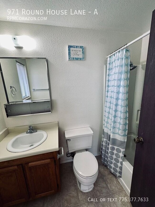 Building Photo - 971 Round House Ln