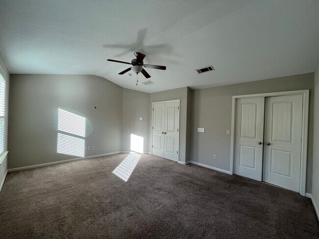 Building Photo - Fall in Love with Where You Live. Located in North Columbus