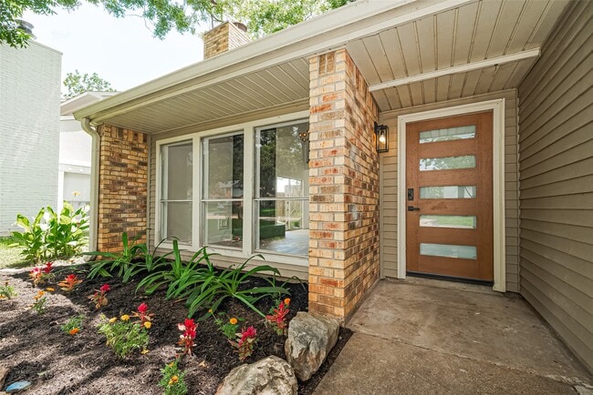 Building Photo - 1306 Briarmead Dr