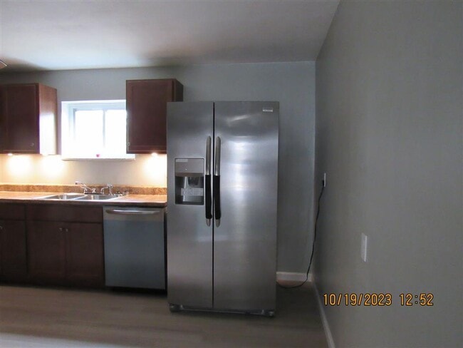 Building Photo - 113 E Apple St