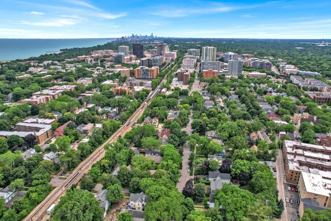 Building Photo - 2137 Maple Ave