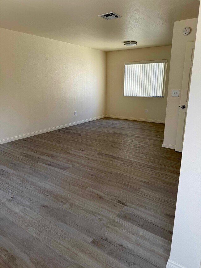 Building Photo - 11th Street Townhomes