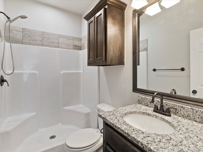 Building Photo - 3 bedroom Duplex in El Reno!