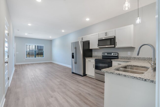Building Photo - 22 Highland Blf Wy