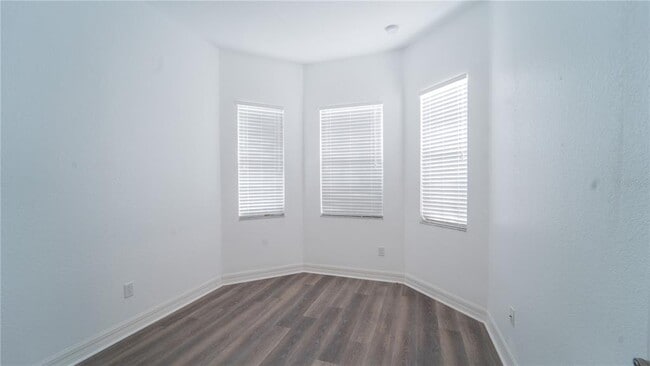 Building Photo - 10335 Henbury St