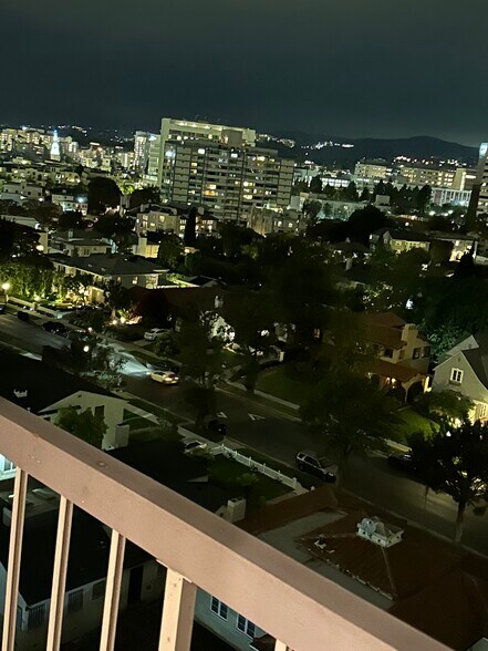 Apartment Night View - 10751 Wilshire Blvd