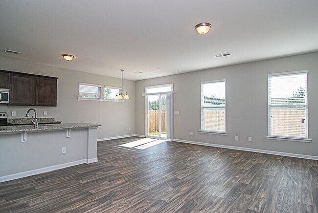 Building Photo - 421 Hosea Ct