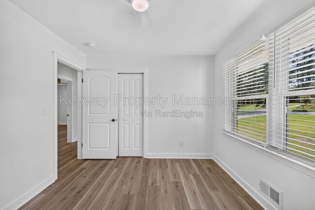 Building Photo - 3007 Stratford Dr