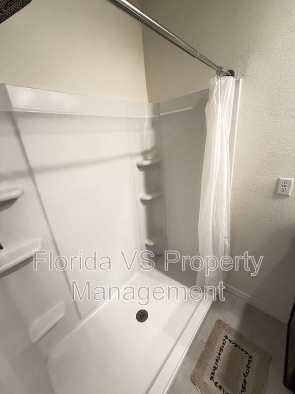 Building Photo - 804 Horsetail Dr