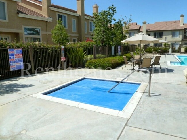 Building Photo - 9411 Questa Pointe