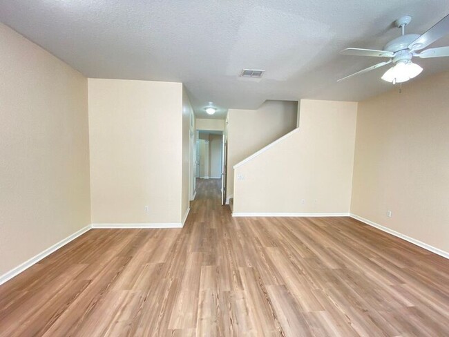 Building Photo - 12856 Salomon Cove Dr