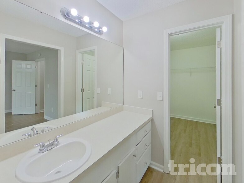 Building Photo - 204 Kemsing Rd