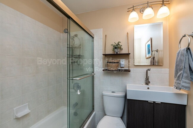Building Photo - 3443 Lockwood Dr