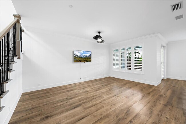 Building Photo - 218 NE 15th Ave