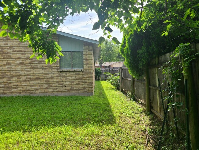 Building Photo - Single Story home In Arlington off Little ...
