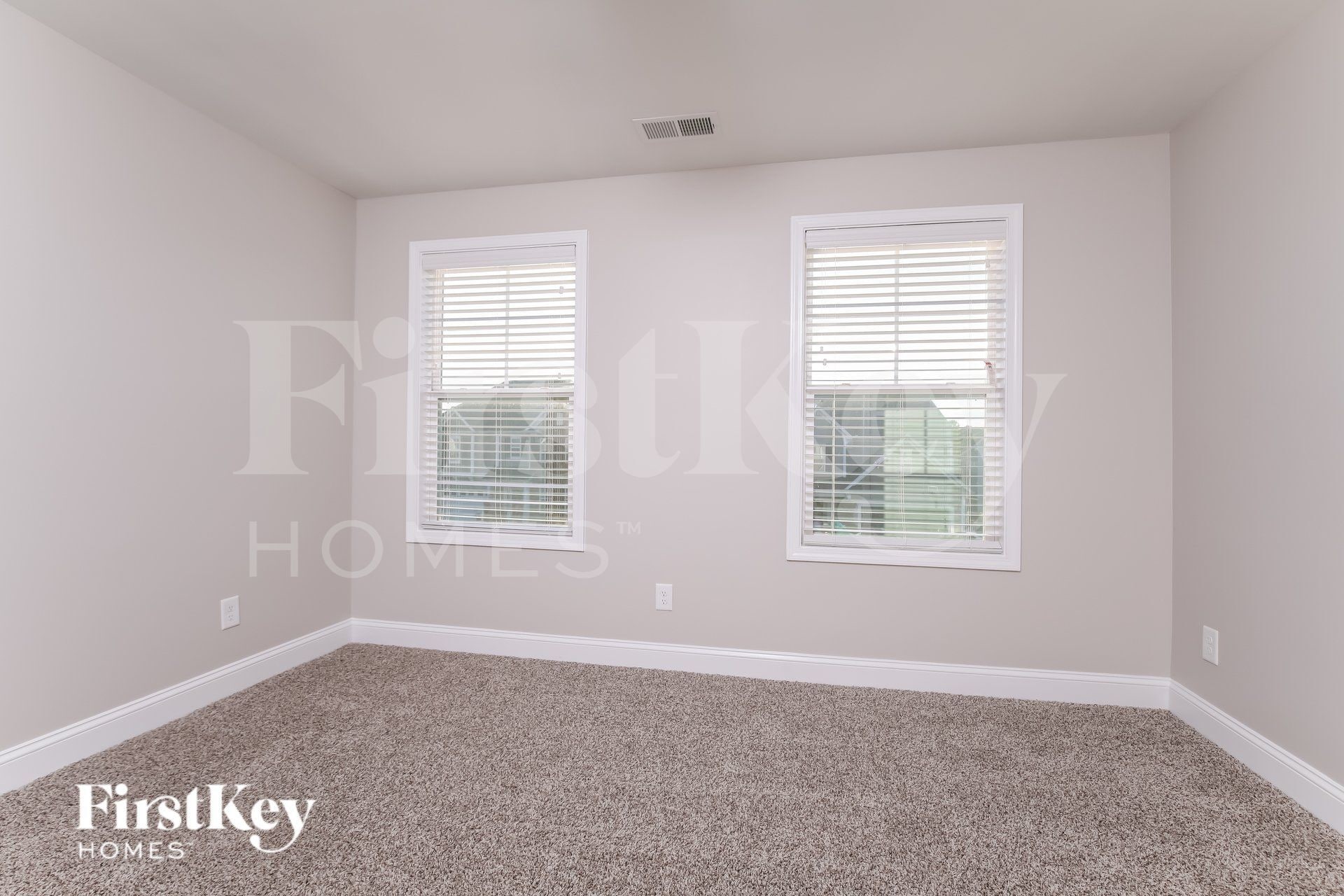 Building Photo - 499 Royal Oak Ln