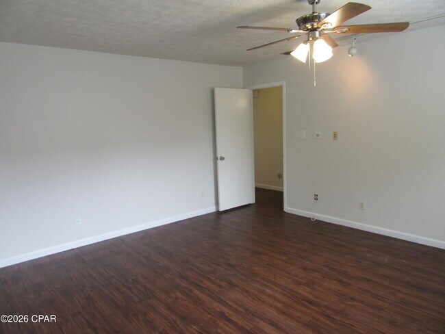 Building Photo - 8629 Deerpoint Dr
