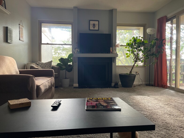 Living Room - 1479 Cliff Ct