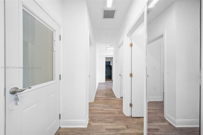 Building Photo - 1520 SW 11th Terrace