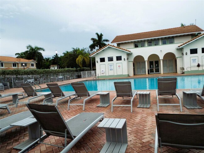 Building Photo - 2363 SE 11th St