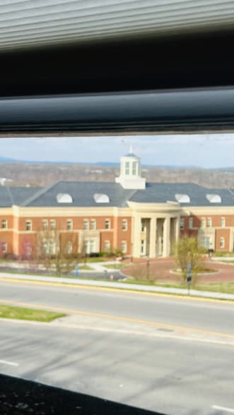 Building Photo - 812 Tyler Ave