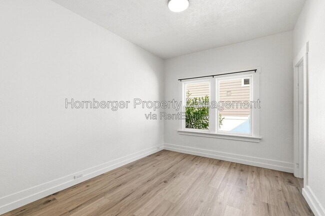 Building Photo - 2719 E Columbia Ave
