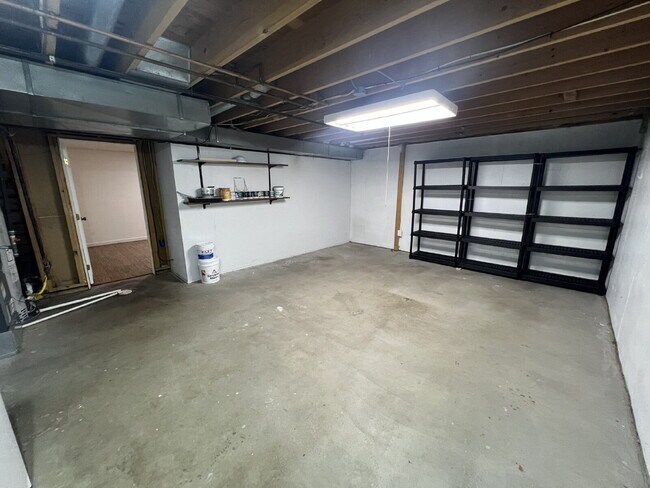 Building Photo - 7052 E Briarwood Dr