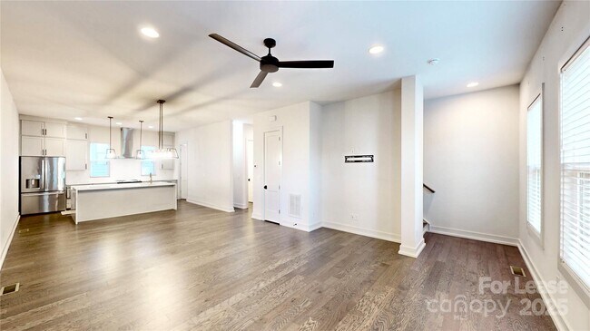 Building Photo - 4019 Plaza Row Ct