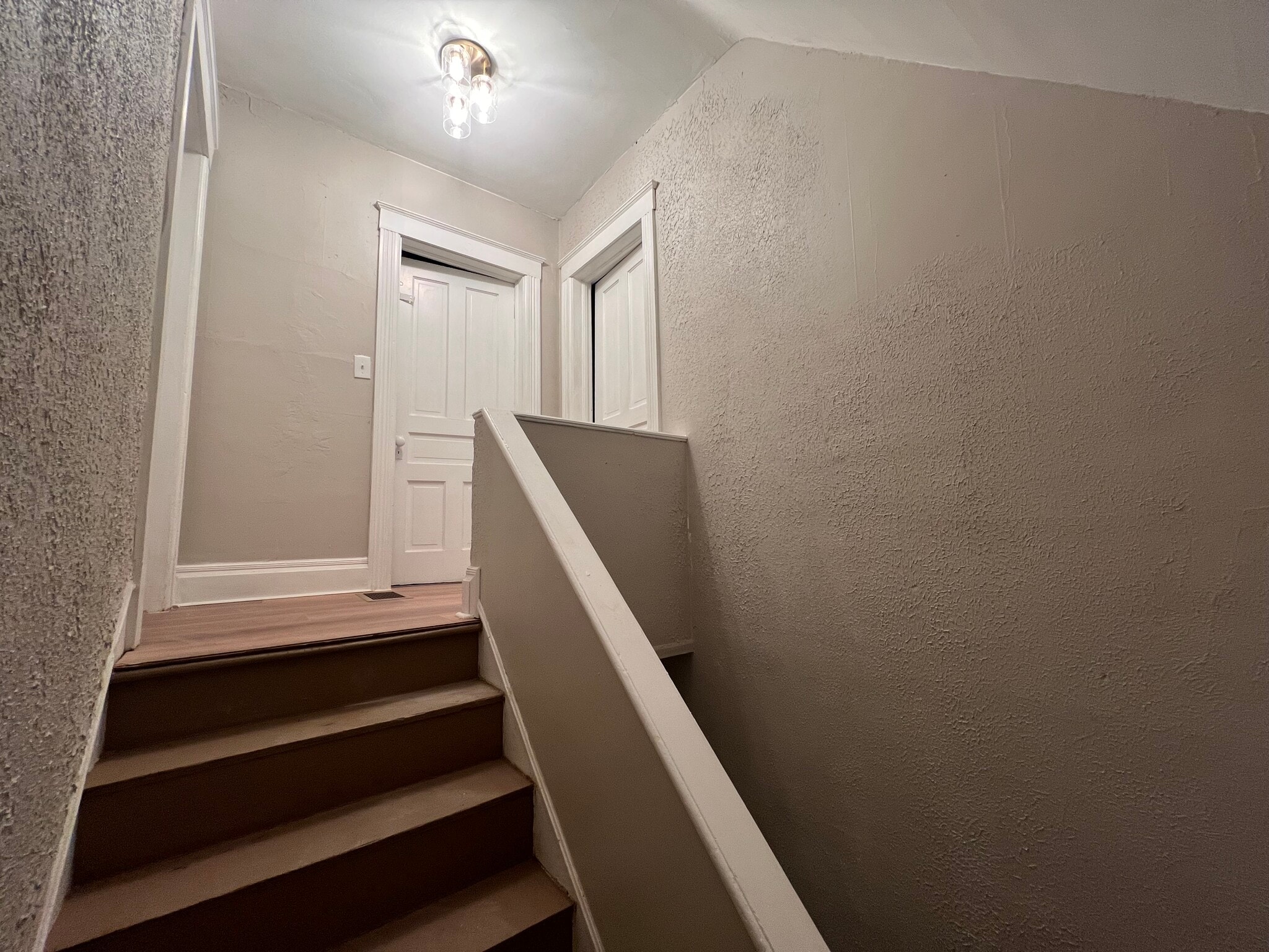 Building Photo - 2518 Hermansau St