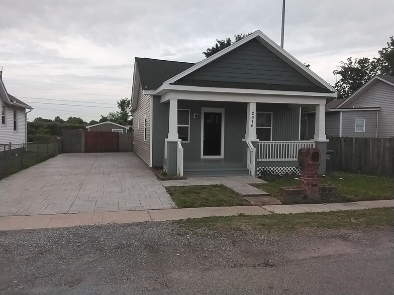 Primary Photo - 2616 Lochaven Blvd