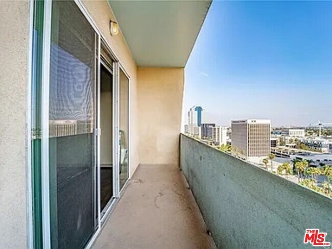 Building Photo - 388 E Ocean Blvd