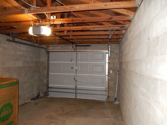 Building Photo - 1529 Elberta Dr